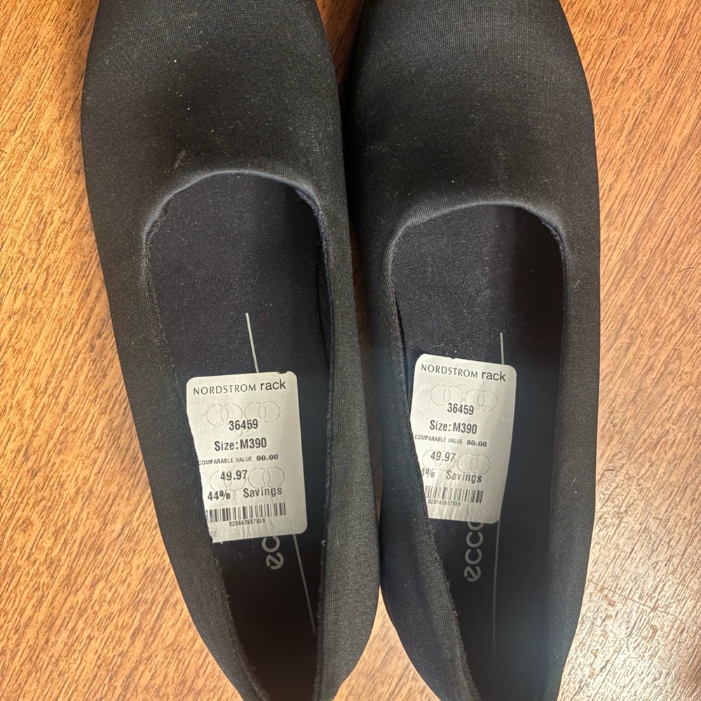 Ecco Women's Classic Black Flats